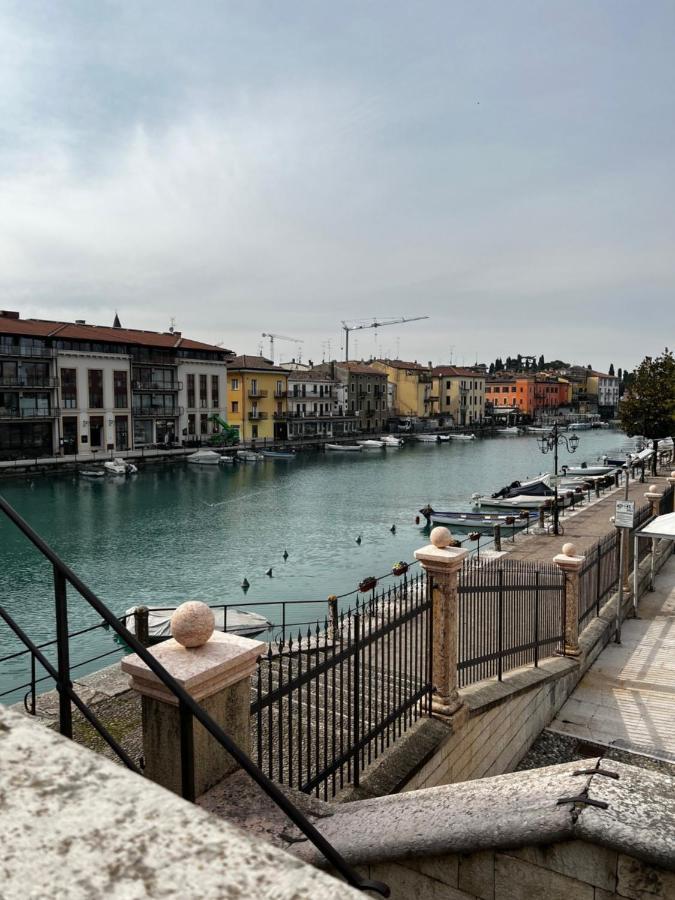 C House Rooms Lake Peschiera del Garda Bagian luar foto