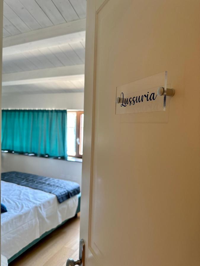 C House Rooms Lake Peschiera del Garda Bagian luar foto