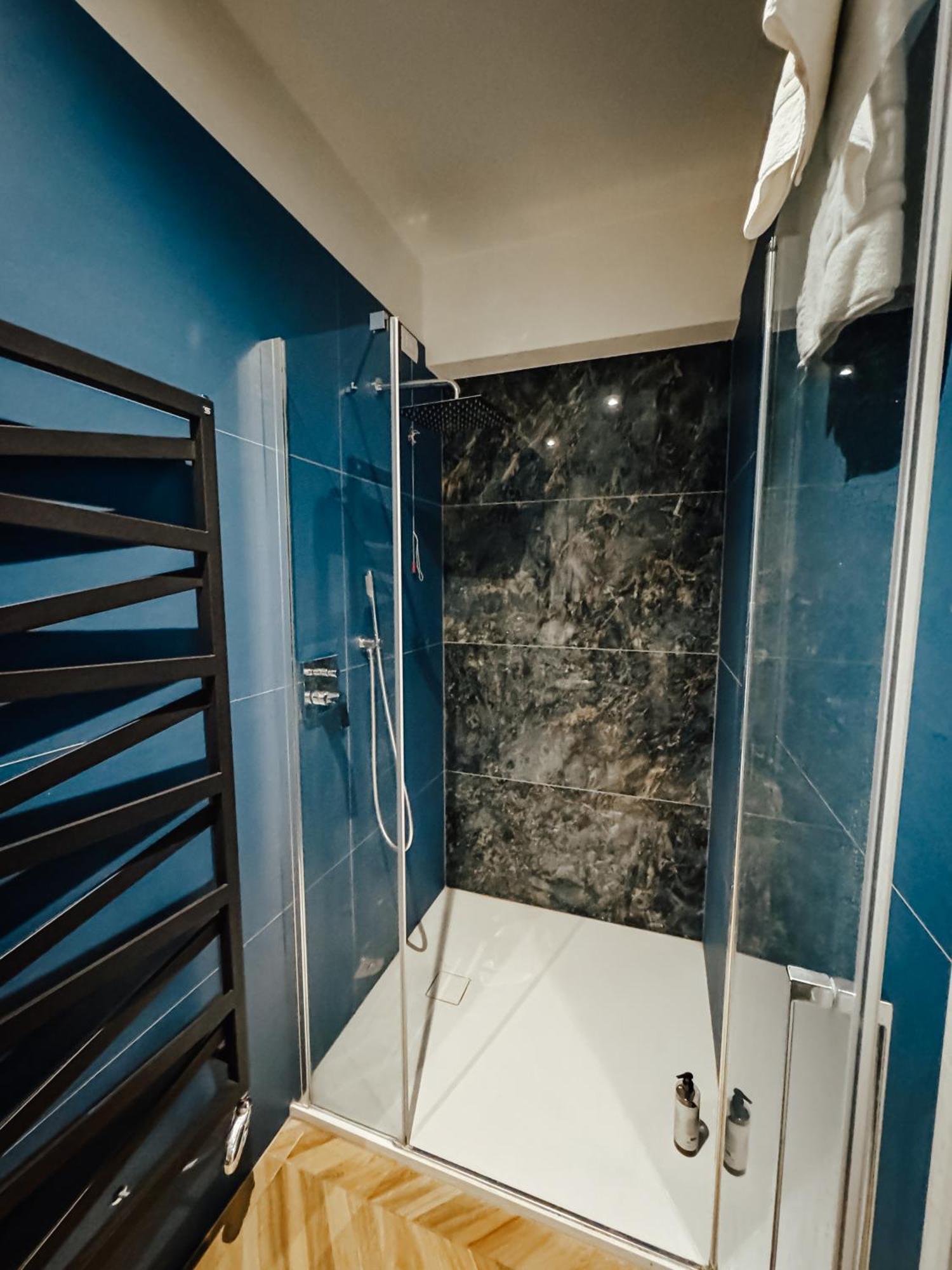 C House Rooms Lake Peschiera del Garda Bagian luar foto
