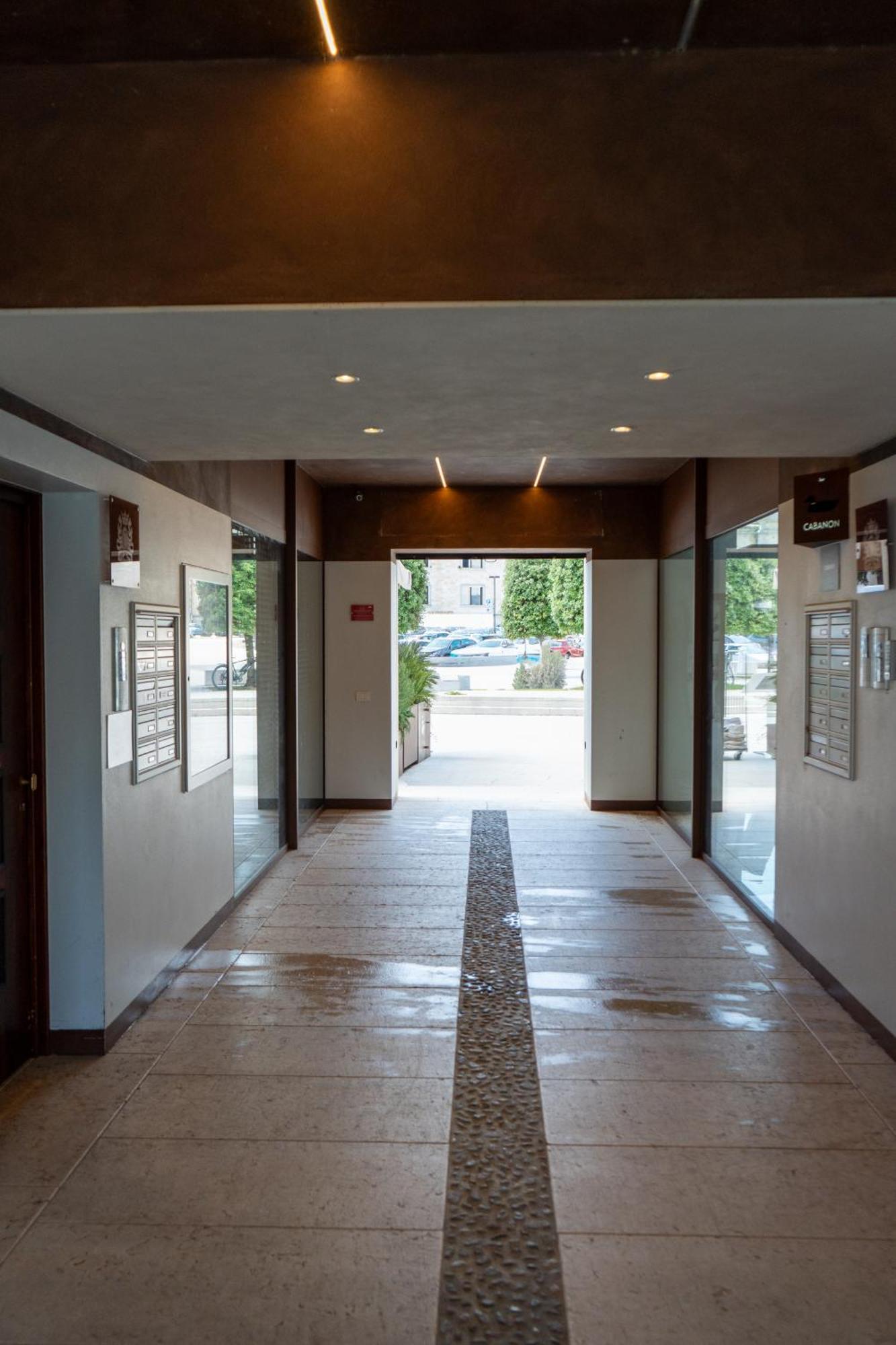 C House Rooms Lake Peschiera del Garda Bagian luar foto