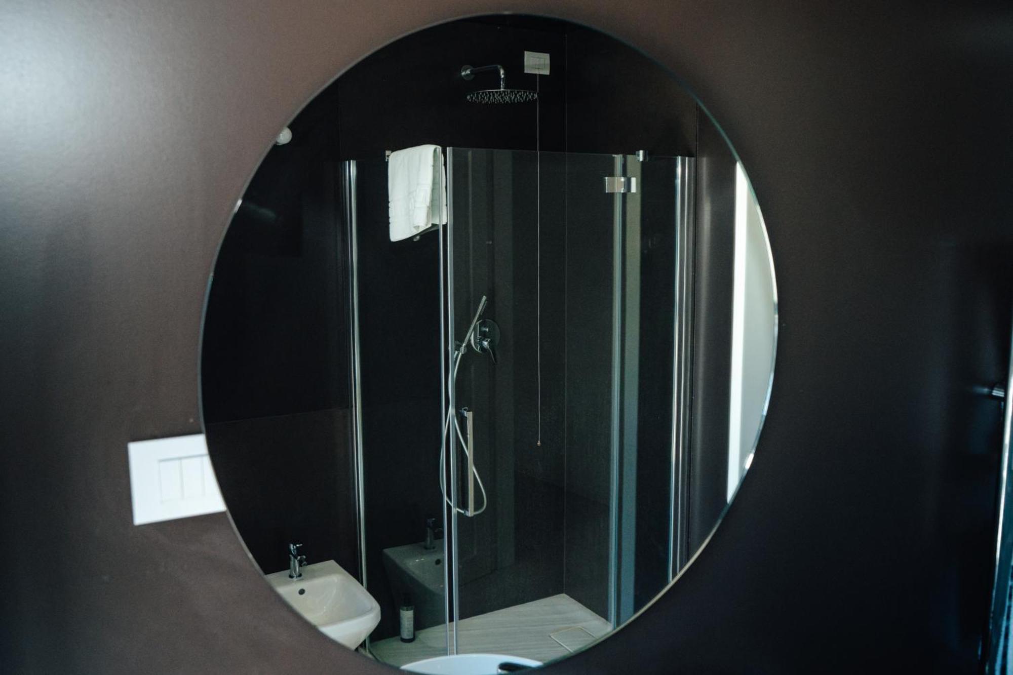 C House Rooms Lake Peschiera del Garda Bagian luar foto