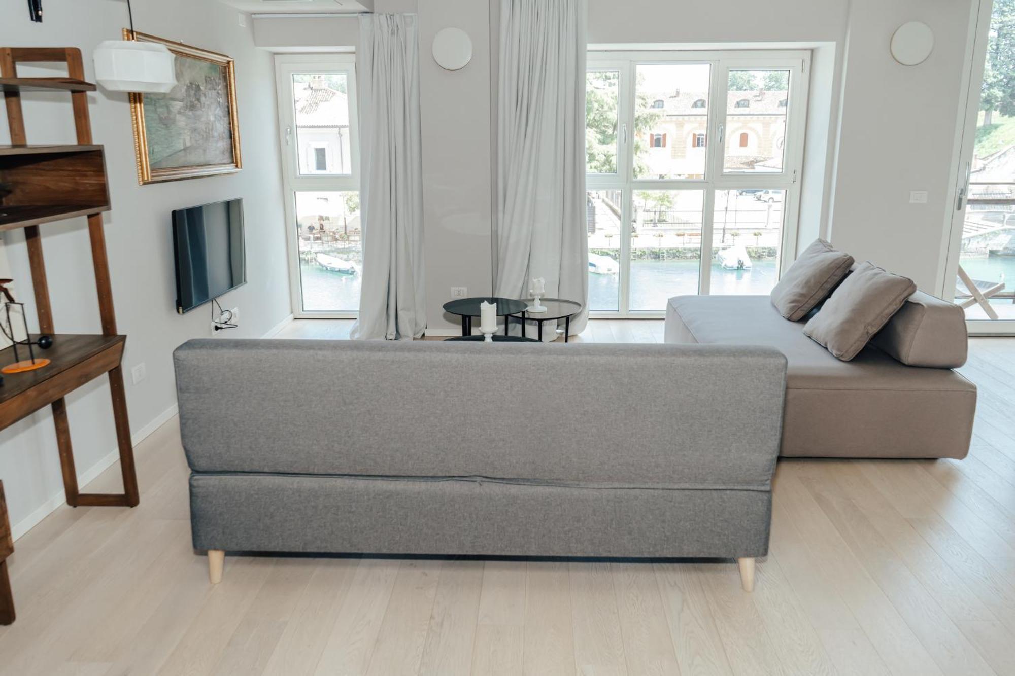C House Rooms Lake Peschiera del Garda Bagian luar foto