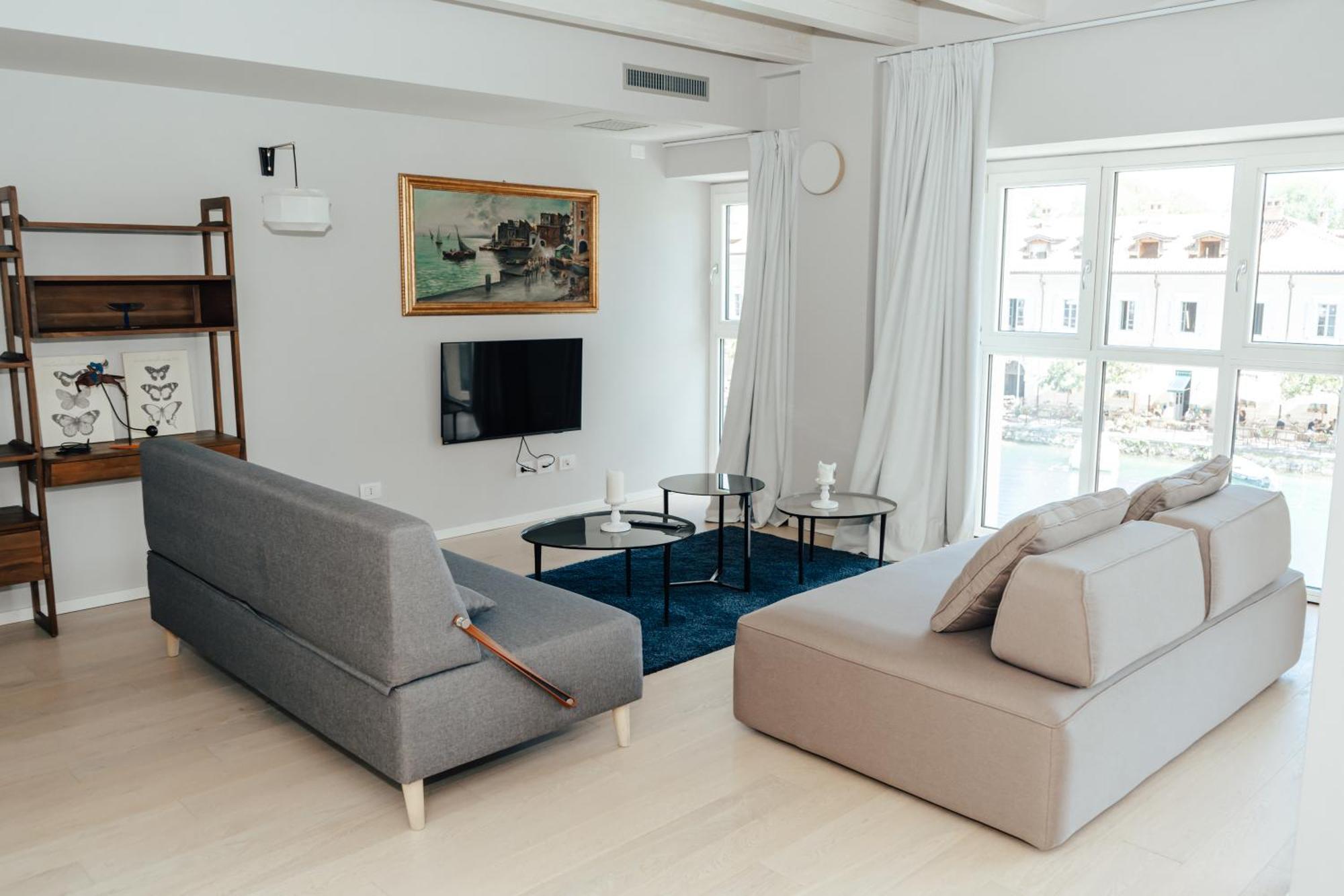 C House Rooms Lake Peschiera del Garda Bagian luar foto