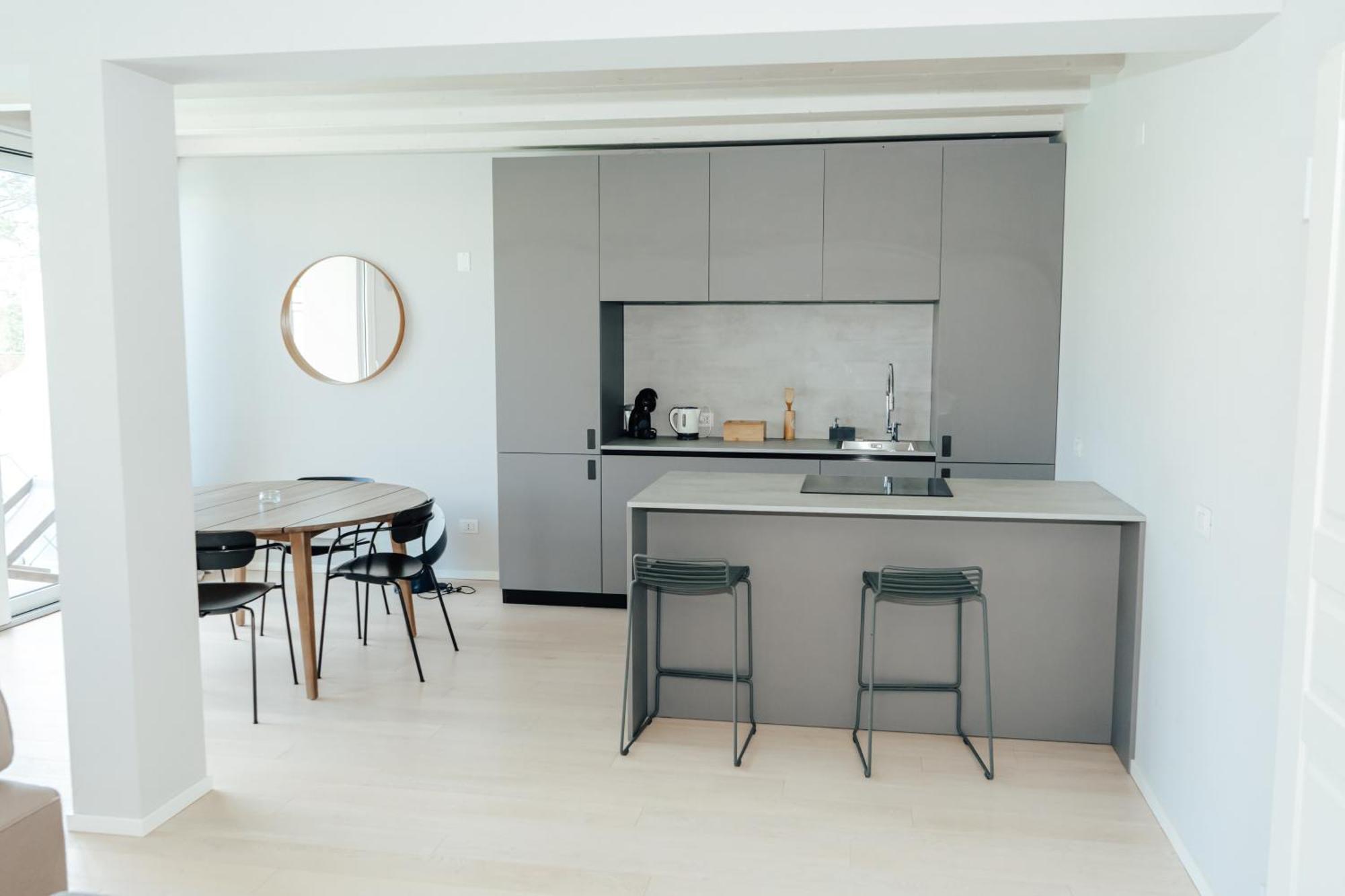 C House Rooms Lake Peschiera del Garda Bagian luar foto