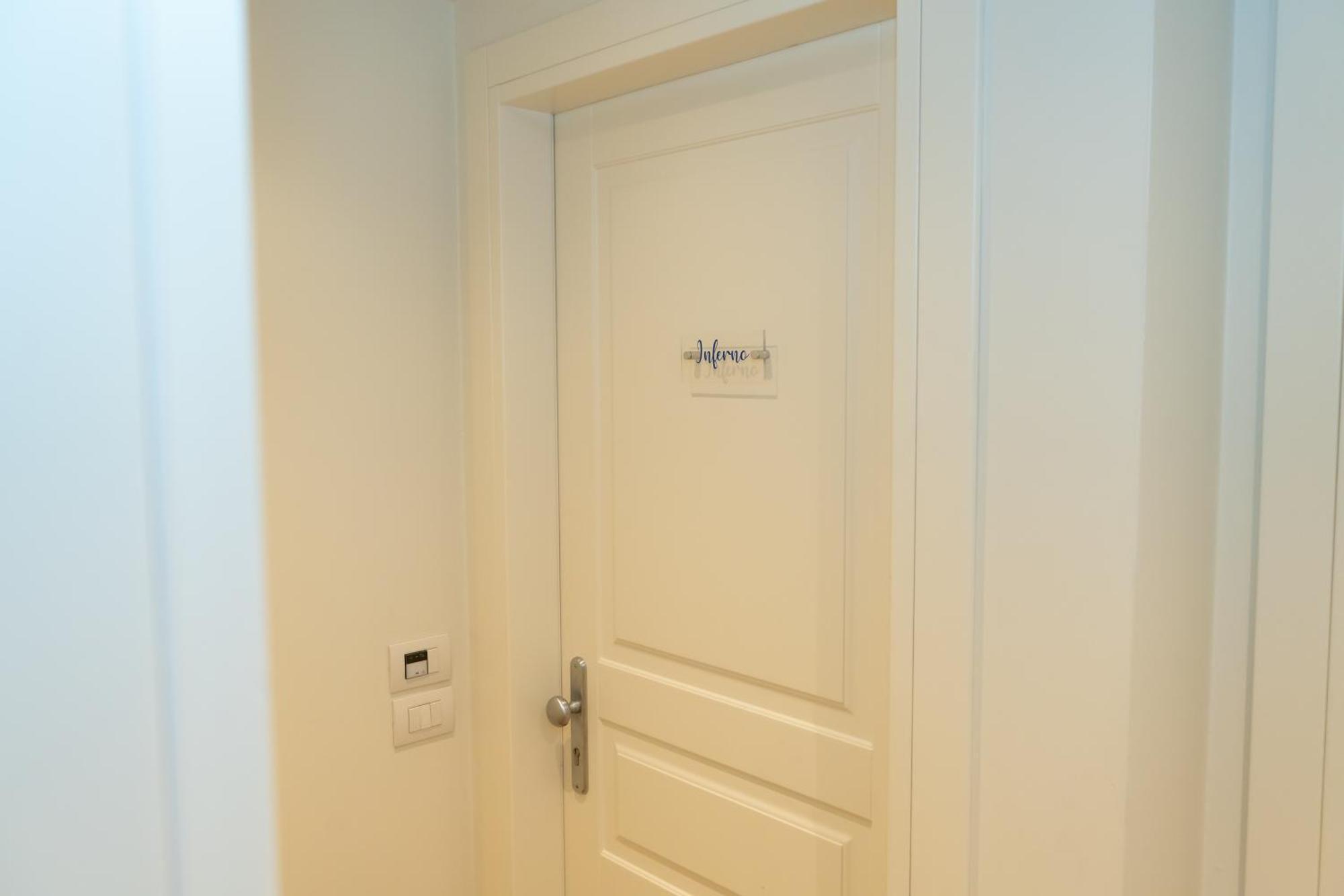 C House Rooms Lake Peschiera del Garda Bagian luar foto