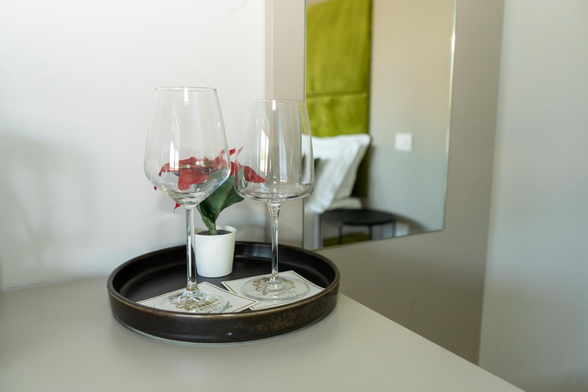 C House Rooms Lake Peschiera del Garda Bagian luar foto